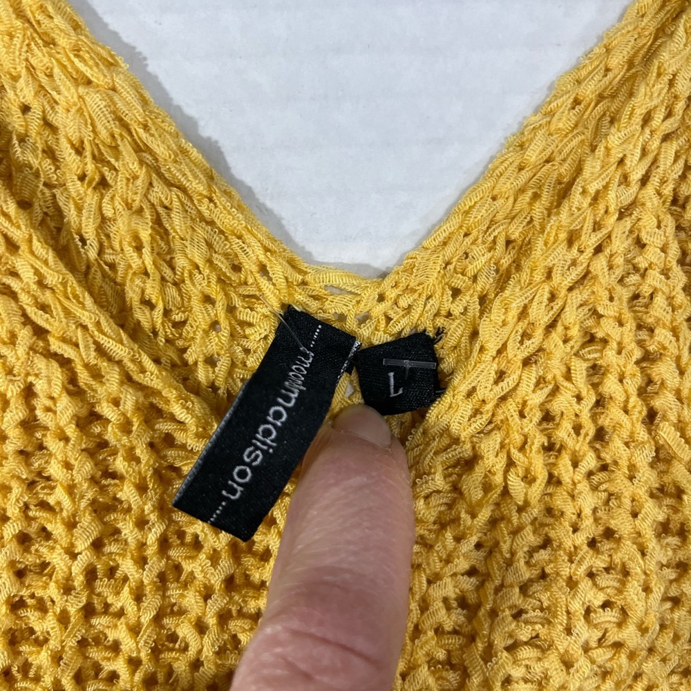MOON & MADISON SWEATER TANK - Picture 3 of 13